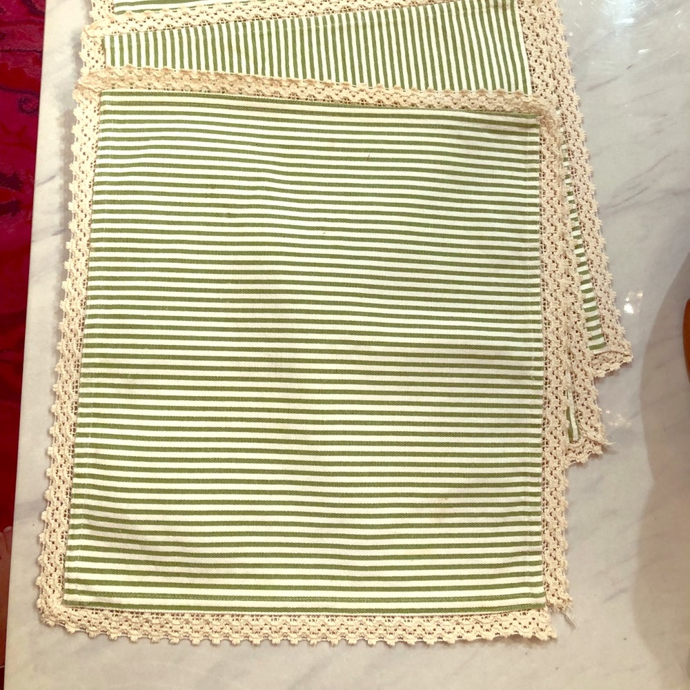 Set of 4 Nicole Miller placemats